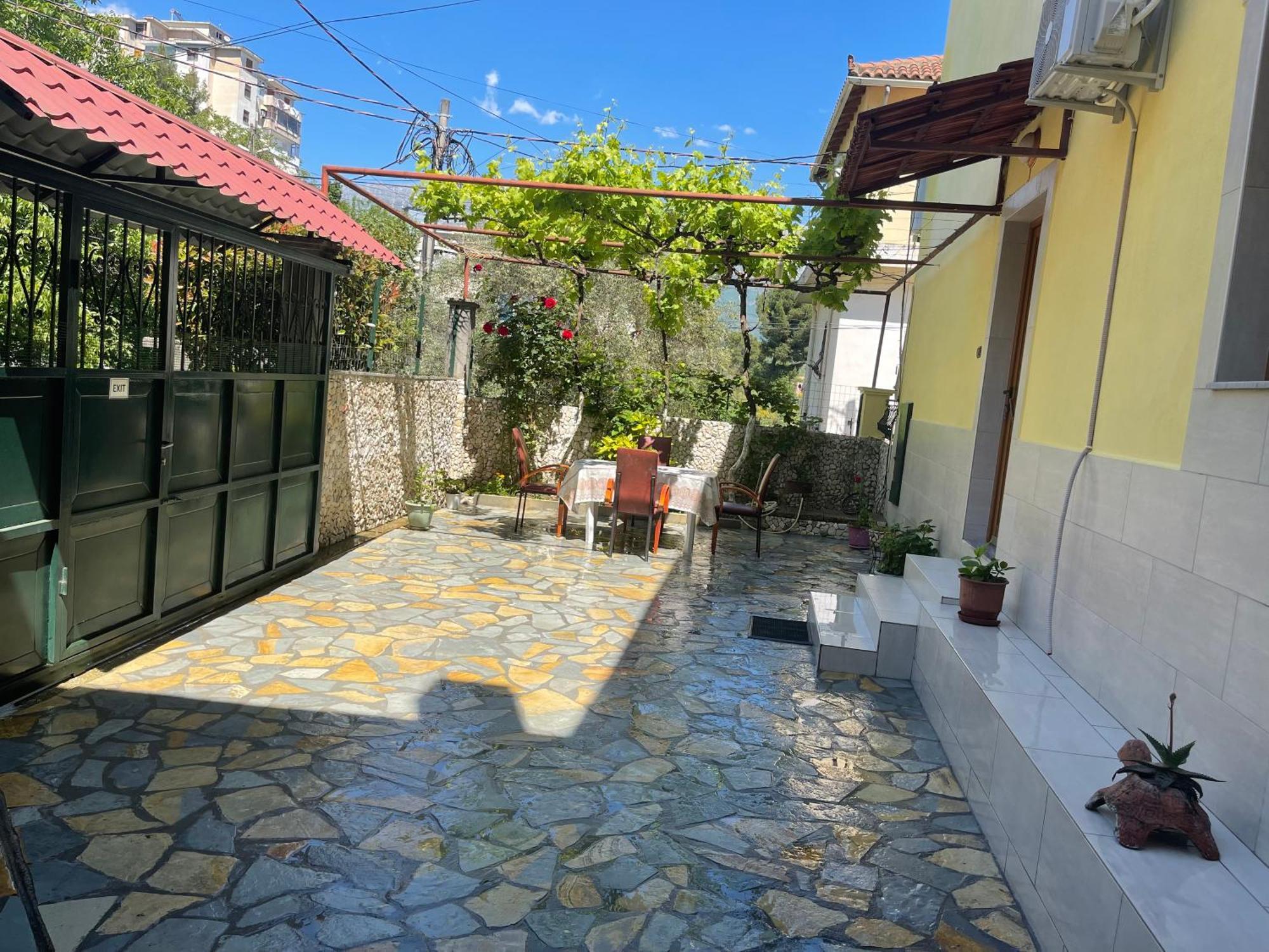 Artur'S Apartment 2 Gjirokastër المظهر الخارجي الصورة